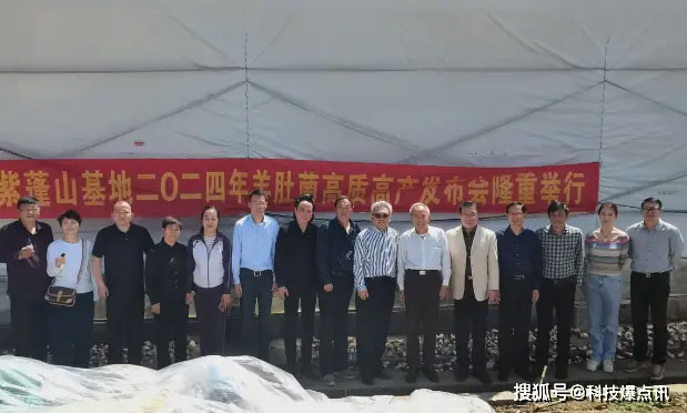 安徽省農(nóng)業(yè)技術(shù)高級(jí)專家薛祥林教授親臨新徽菇紫蓬山基地指導(dǎo)工作